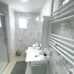 Апартаменты Reel Apartments- Luxury With Swimming Pool.