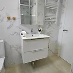 Апартаменты Reel Apartments- Luxury With Swimming Pool. Торевьиа