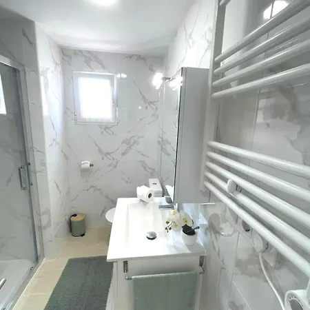 Апартаменты Reel Apartments- Luxury With Swimming Pool.